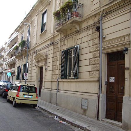 La Maison Des Livres Reggio di Calabria Bagian luar foto