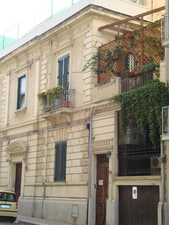 La Maison Des Livres Reggio di Calabria Bagian luar foto